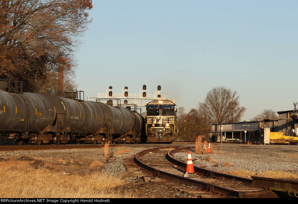 NS 4194 leads train 744 westbound